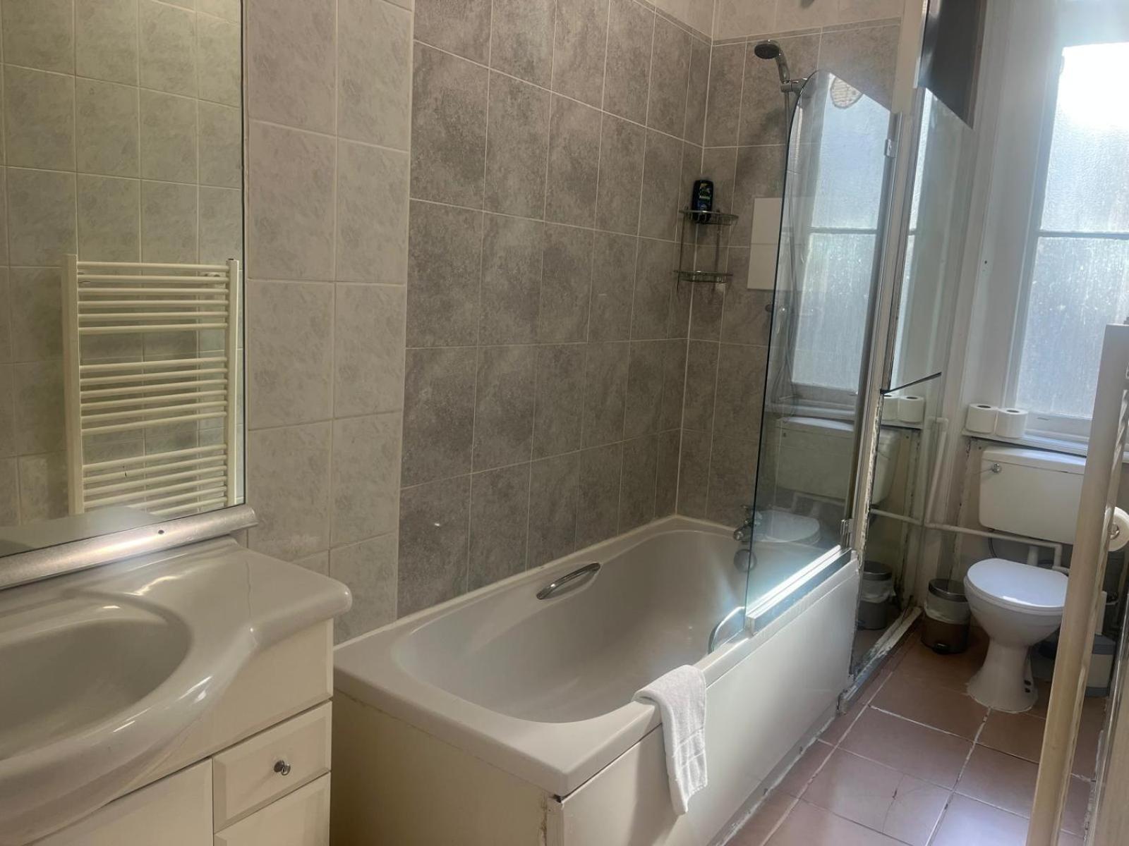Habitación Familiar con baño privado